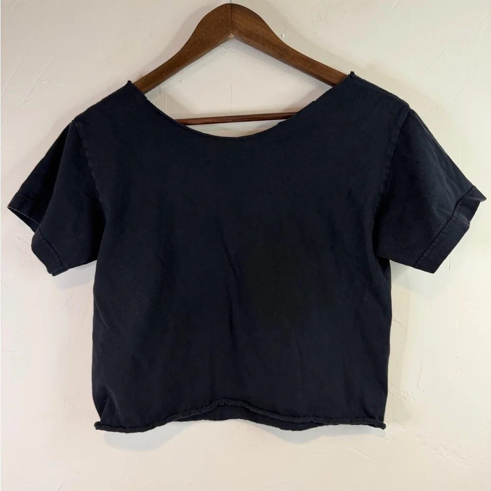 Vintage Independent Black Crop T-Shirt with Red & White Logo - Picture 3 of 5